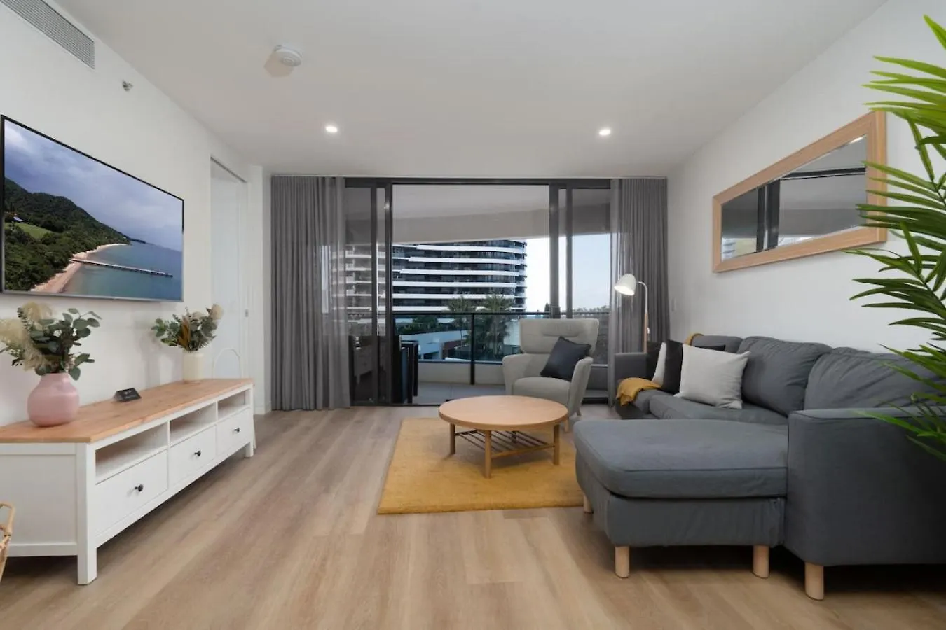 Oracle 2 - Central 2B In Broadbeach With Views Gold Coast 0*,  Australia