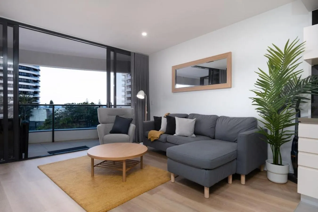 Oracle 2 - Central 2B In Broadbeach With Views Gold Coast